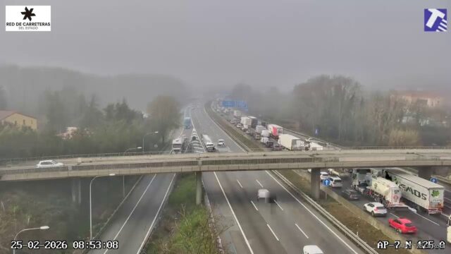 Un carril tallat a l'AP-7 a la Roca del Vallès en sentit sud