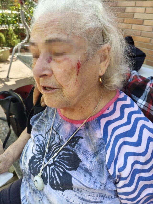 Una dona de 80 anys cau per una vorera en mal estat a Parets del Vallès. Foto: Xarxes